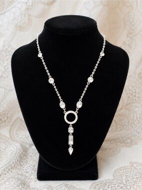 Elegant Silver Crystal Pendant Necklace - Timeless Women Jewelry